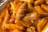 Creamy Rose Tteokbokki Recipe: Spicy Korean Rice Cakes with Cheesy Sauce