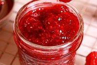 Homemade Raspberry Jam Recipe: Sweet, Tangy & Spoonable