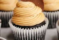 Chocolate Peanut Butter Cup Cupcakes with Cream Cheese Frosting