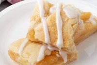Apple Pie Bars with Sweet Glaze — Chewy Cinnamon Dessert Bars