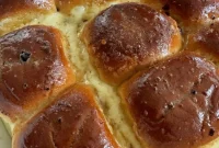 Hot Honey Garlic Cream Cheese Baked Hawaiian Rolls