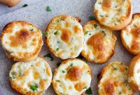 Garlic Cheese Bread Rounds: Crispy, Gooey Oven Recipe