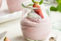 Low-Carb Strawberry Mousse Recipe with Creamy Whipped Topping