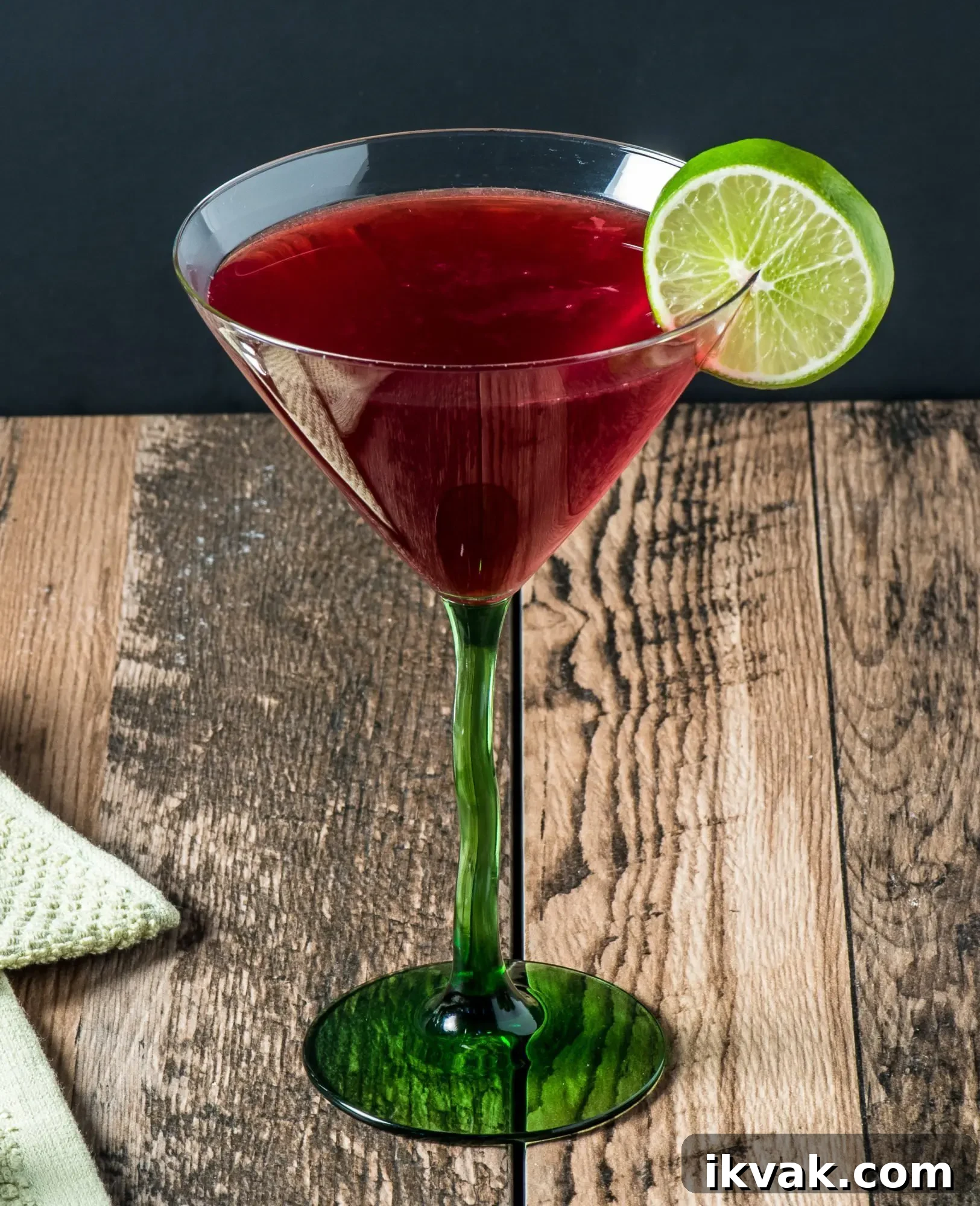 Low-Carb Cosmopolitan Cocktail Recipe: Low-Sugar Vodka Cosmo 4 Cosmopolitan closeup