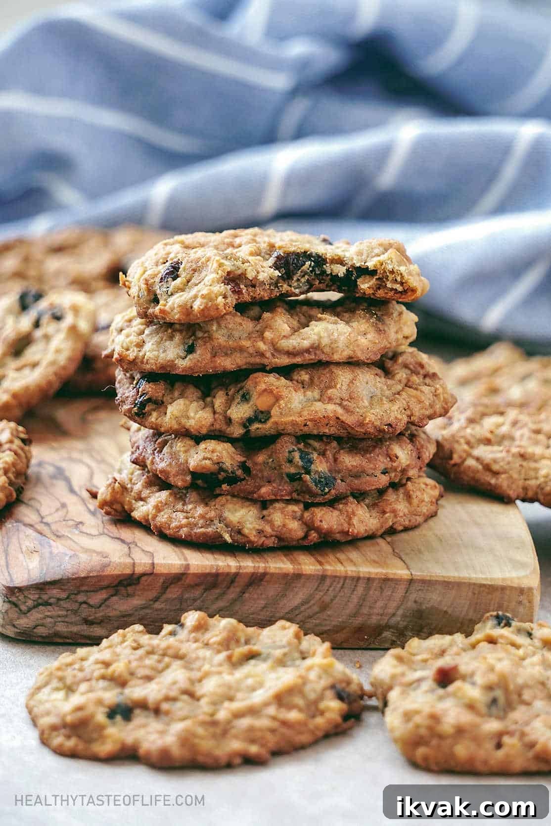 Oatmeal cookies with applesauce and dried fruit (no egg no butter)