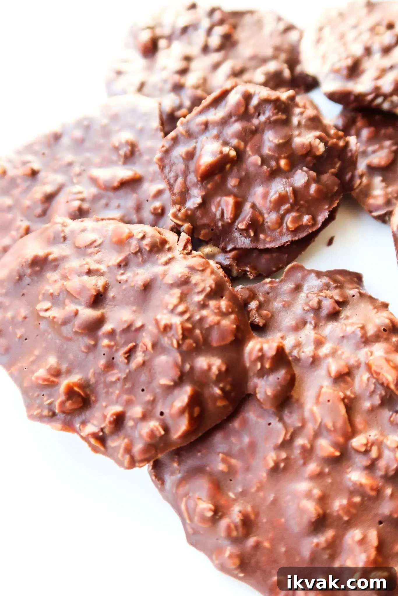 10-Minute Easy No-Bake Healthy Chocolate Cookies