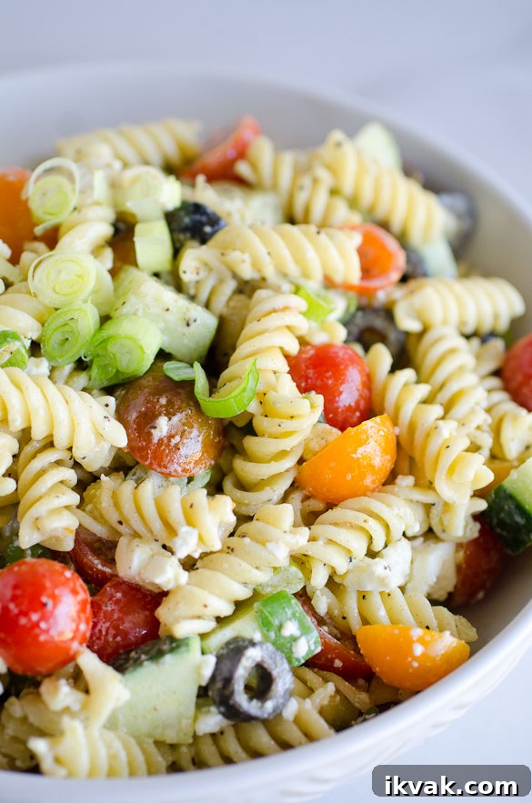 greek pasta salad with tomatoes