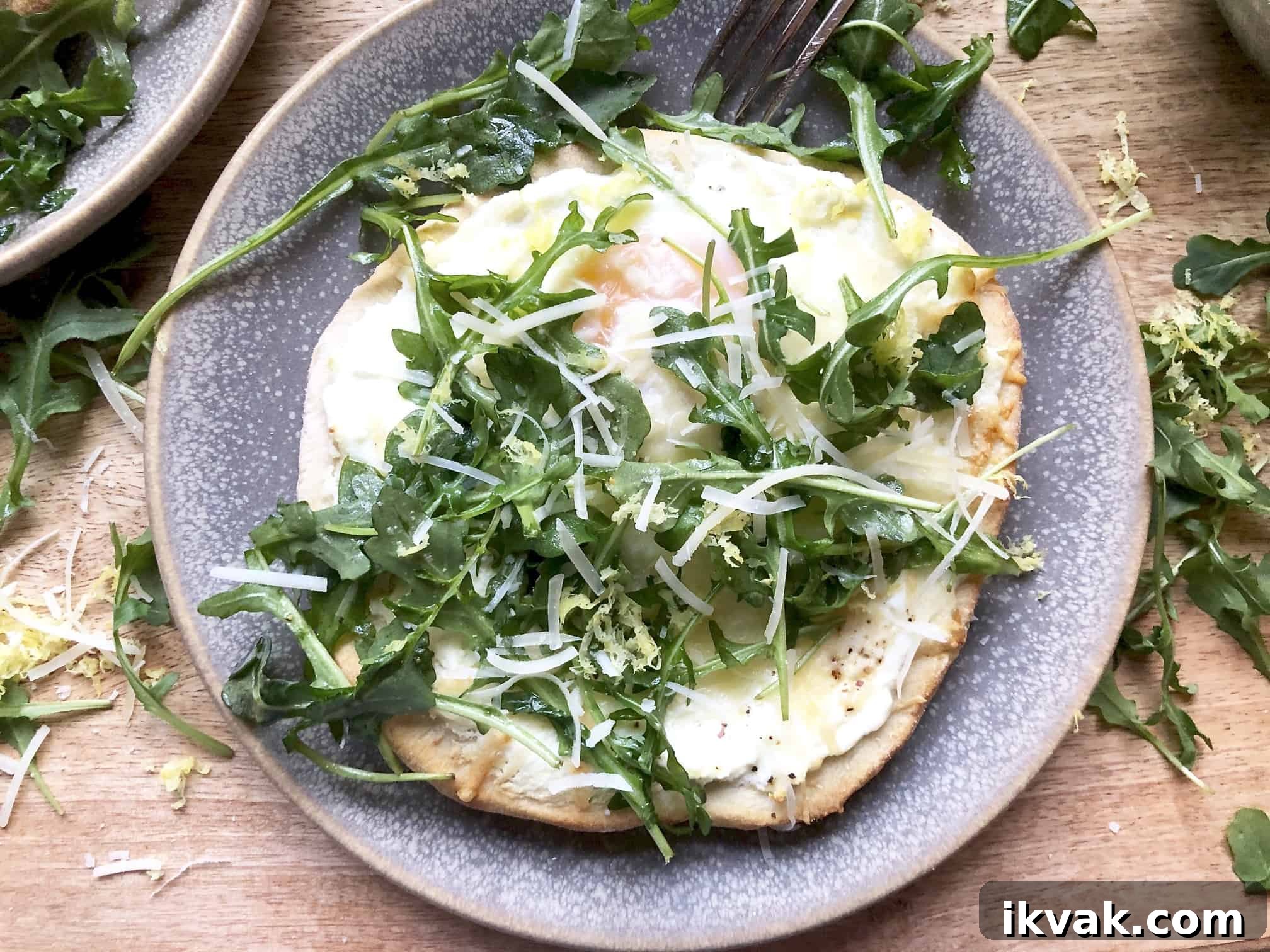 mini breakfast pizzas with arugula salad