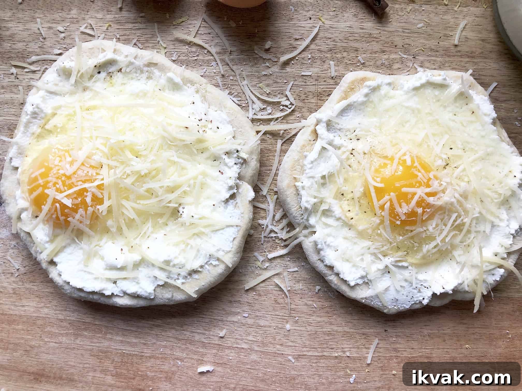 mini breakfast pizzas with arugula salad