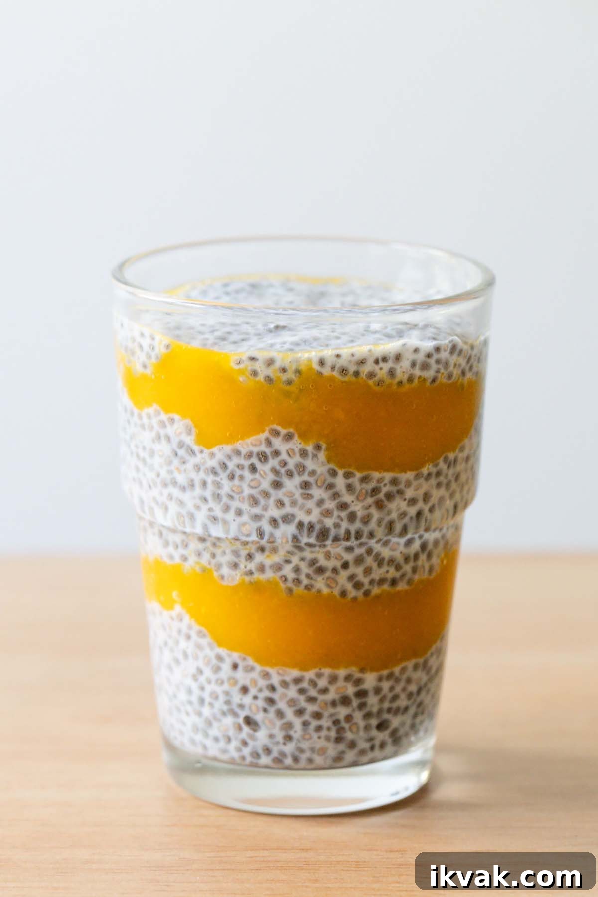 Mango chia pudding