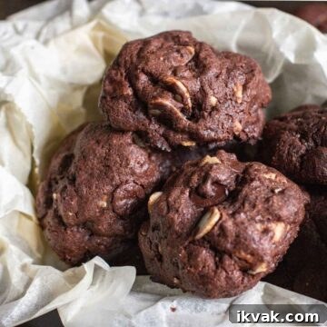 Almond chocolate cookies.