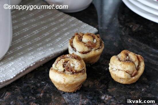 Banana Bacon Cinnamon Roll Roses (@snappygourmet.com)