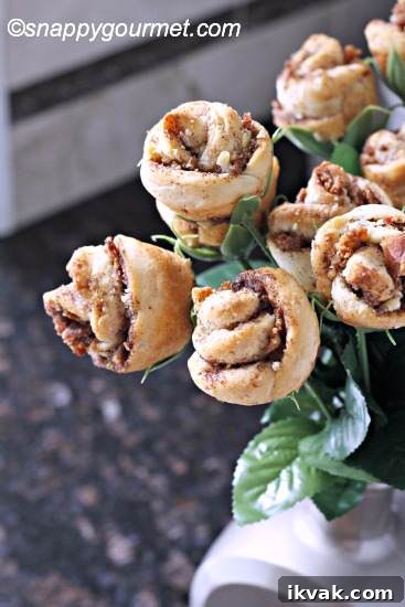 Banana Bacon Cinnamon Roll Roses (@snappygourmet.com)