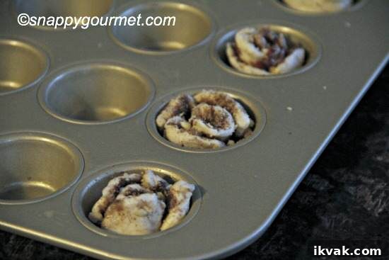 Banana Bacon Cinnamon Roll Roses (@snappygourmet.com)