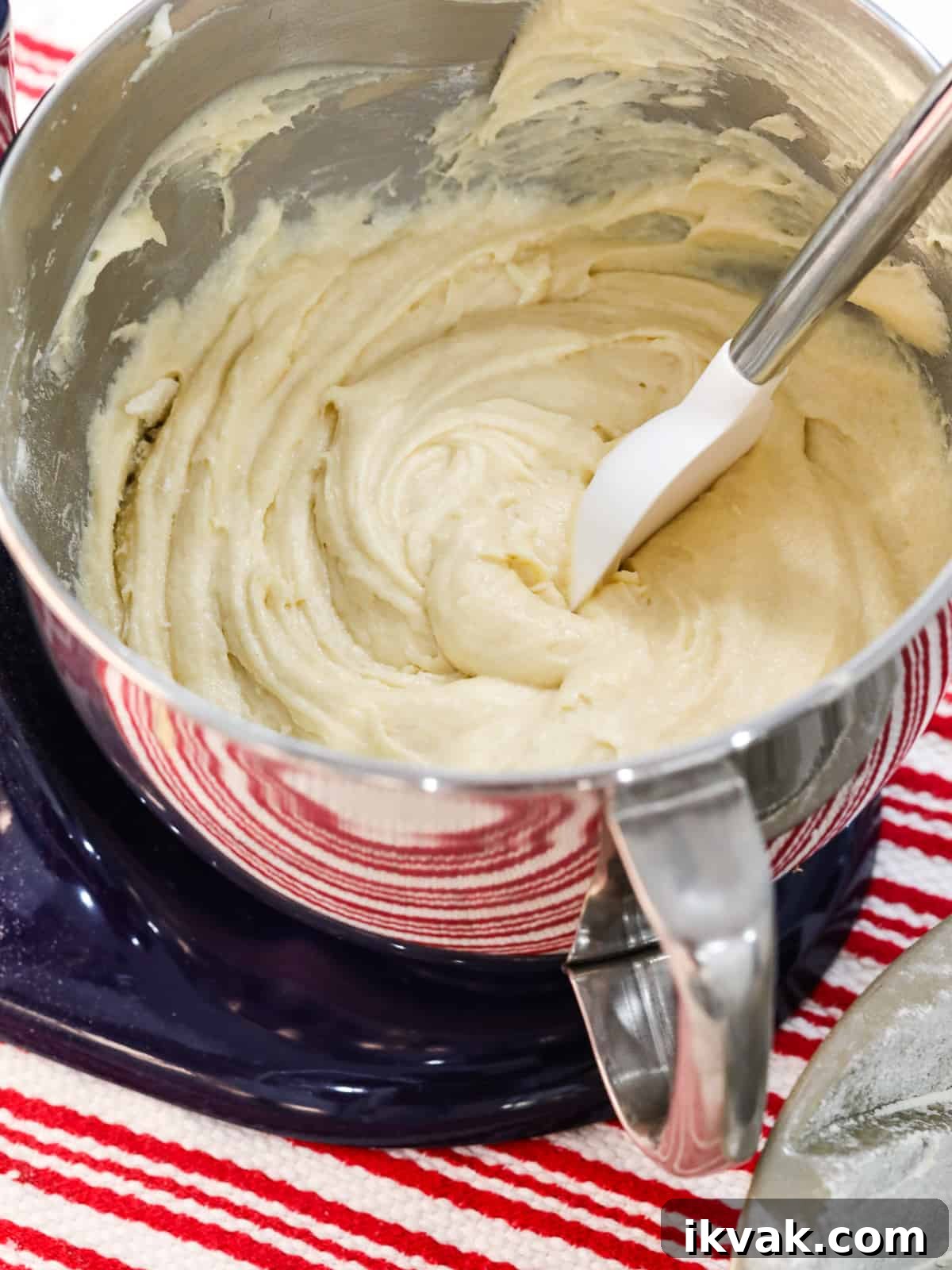 Classic Christmas Cake Recipe: Moist Fruit Cake for the Holidays 6 Batter to bake a spiral Christmas bundt cake