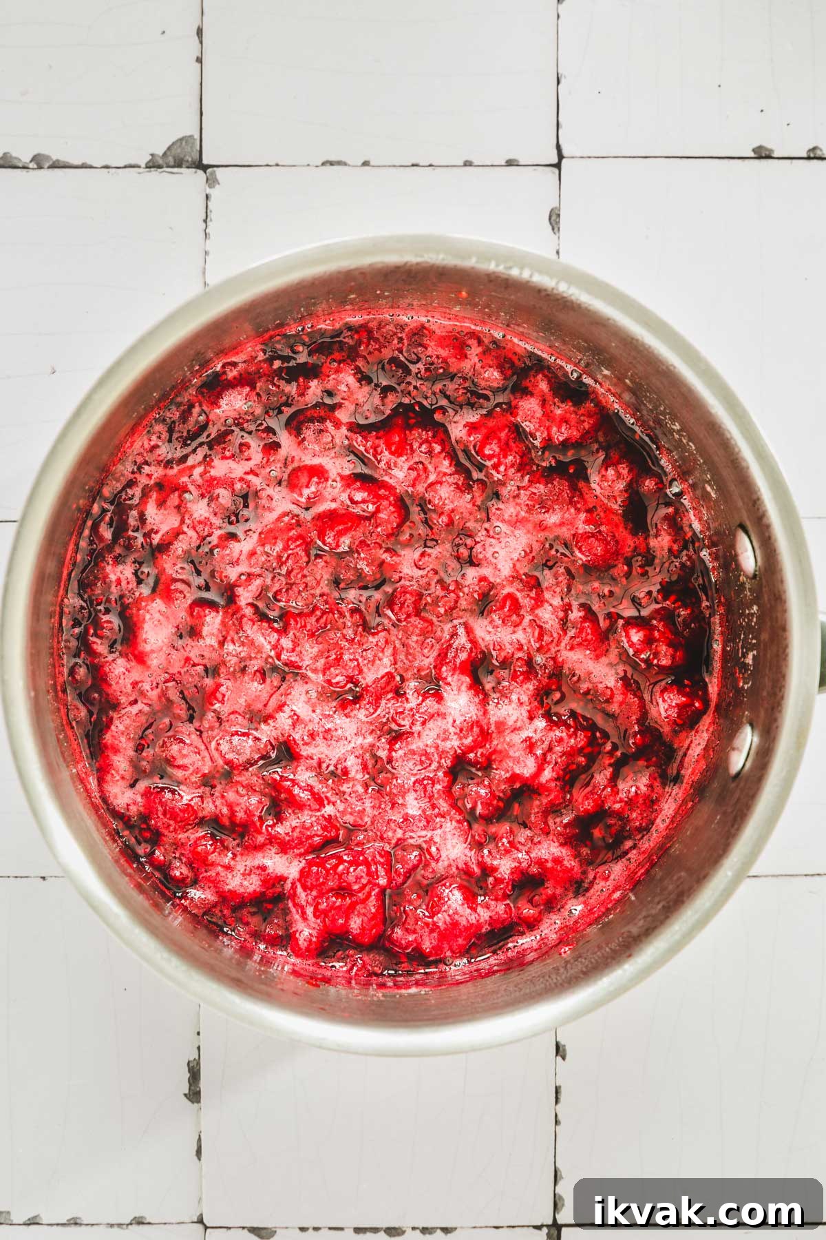 casserole avec des framboises cuites