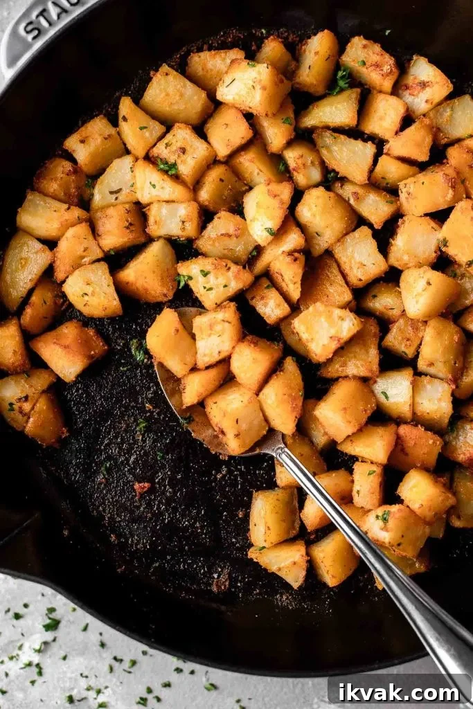 Crispy Skillet Breakfast Potatoes with Garlic and Herbs 6 breakfast potatoes in cast iron skillet (7)
