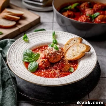 Classic Italian Meatballs in Tomato Sauce (Polpette al Sugo)
