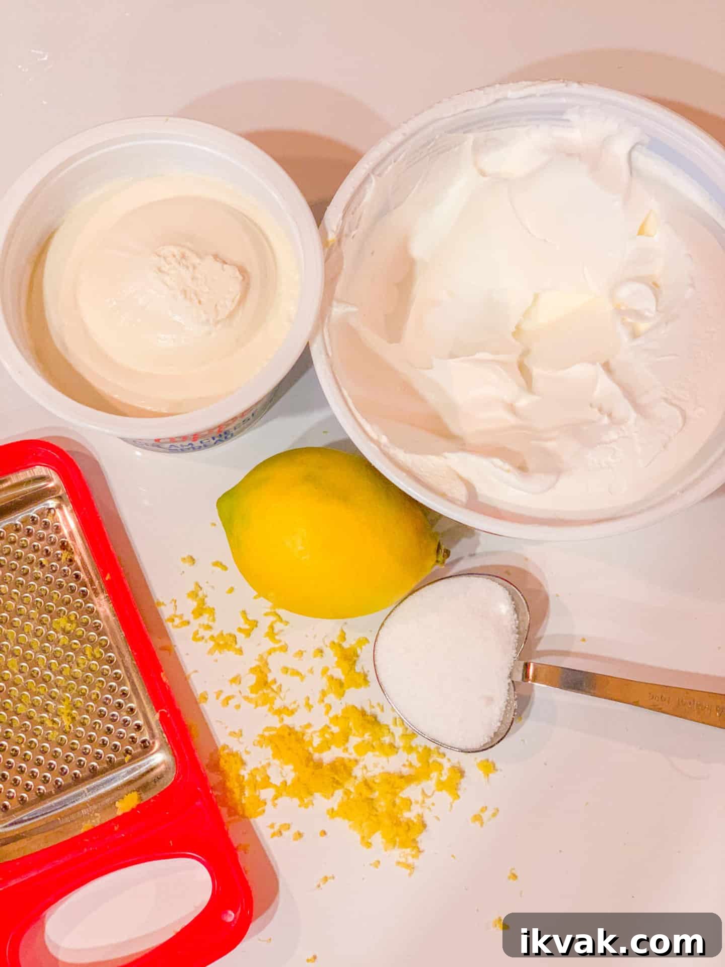 4-ingredient lemon fruit dip