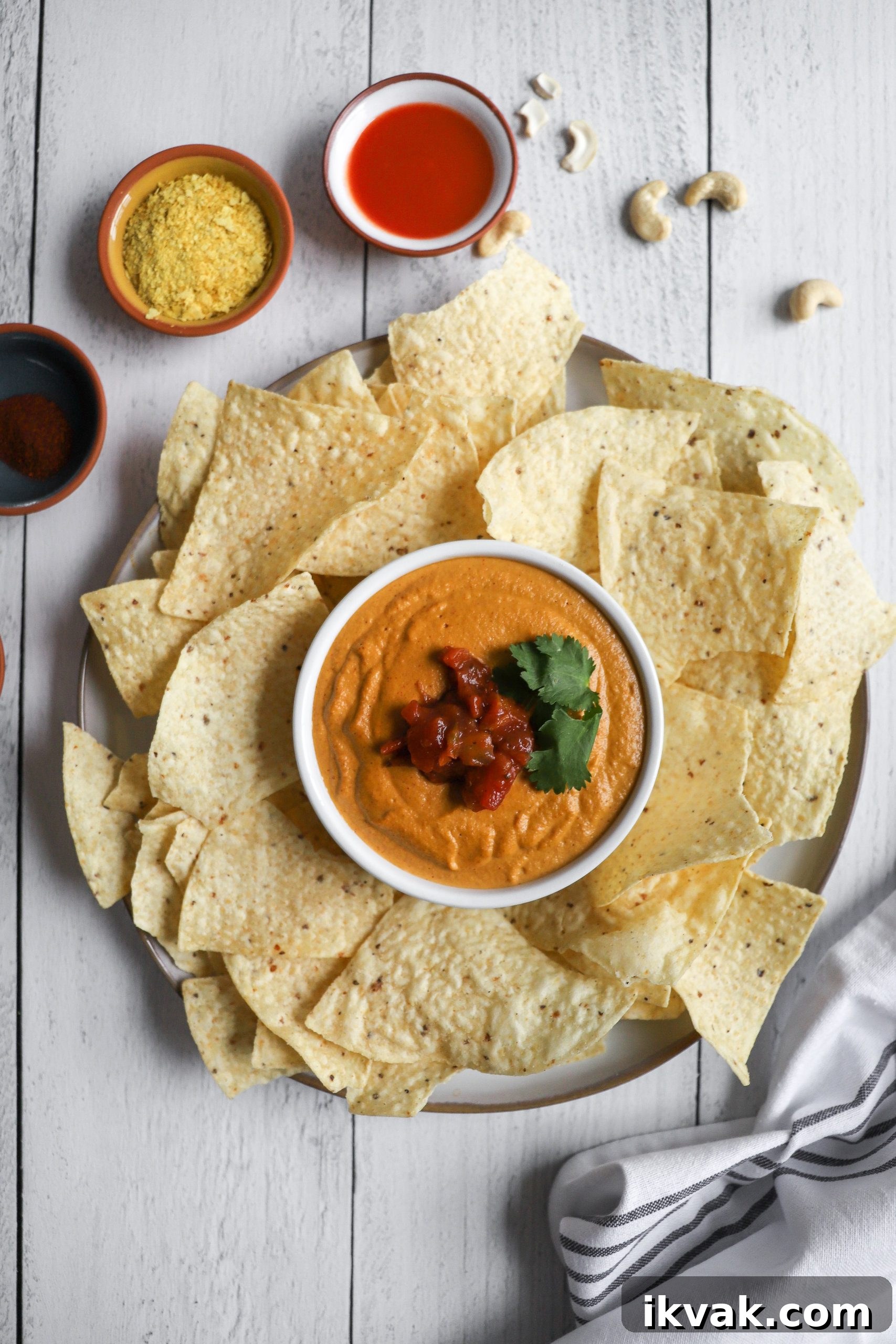 5-Minute Vegan Queso Dip