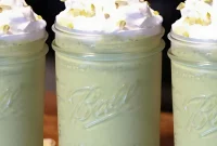 Creamy Pistachio Smoothie Recipe with Banana