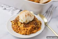 Classic Pumpkin Cobbler with Cinnamon Streusel