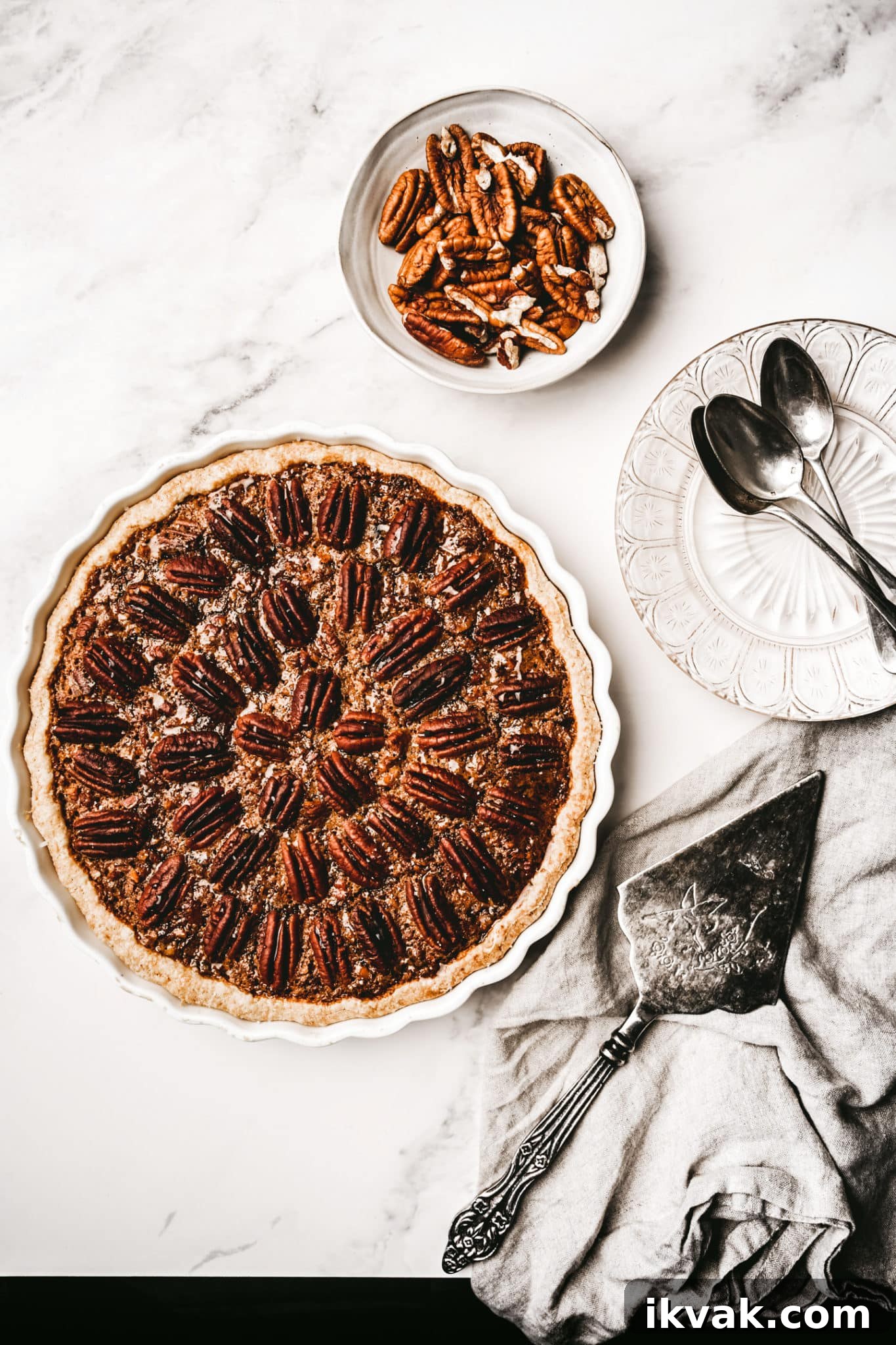 Table with pecan pie 
